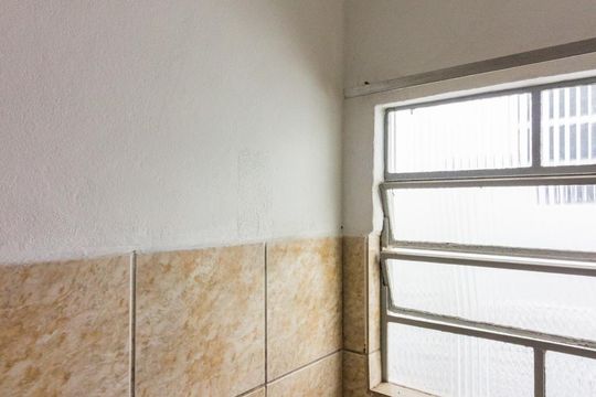 Banheiro de casa para alugar com 1 quarto, 20m² em Vila Santa Maria, São Paulo