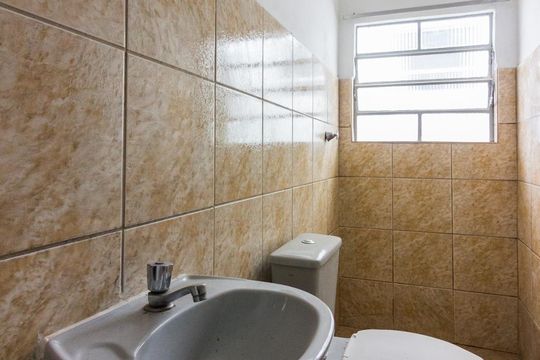 Banheiro de casa para alugar com 1 quarto, 20m² em Vila Santa Maria, São Paulo