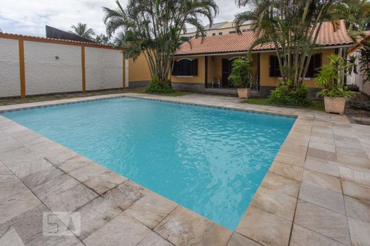 Casa à venda com 5 quartos, 400m² em Vargem Grande, Rio de Janeiro