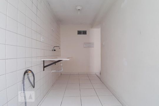 Cozinha e Área de Serviço de apartamento para alugar com 3 quartos, 60m² em Vila Zat, São Paulo