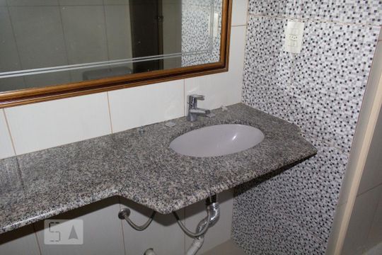 Banheiro de apartamento para alugar com 2 quartos, 70m² em Centro Histórico, Porto Alegre