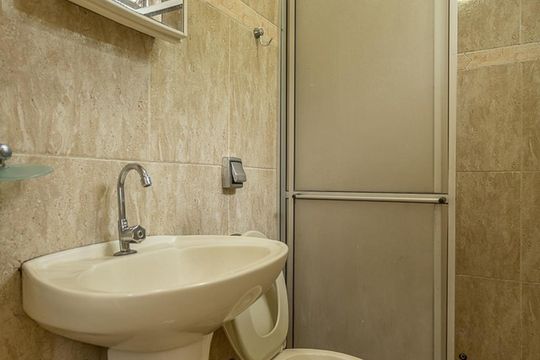 Banheiro Suíte 1 de casa à venda com 3 quartos, 200m² em Vila Romana, São Paulo