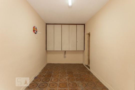 Garagem  de casa à venda com 3 quartos, 200m² em Vila Romana, São Paulo