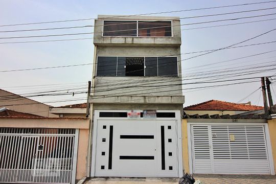 Fachada de casa à venda com 4 quartos, 220m² em Alves Dias, São Bernardo do Campo