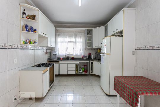 Cozinha de casa à venda com 2 quartos, 200m² em Vila Bertioga, São Paulo