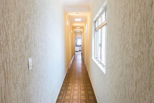 Corredor de casa à venda com 2 quartos, 200m² em Vila Bertioga, São Paulo
