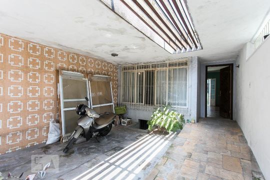 Garagem de casa à venda com 2 quartos, 200m² em Vila Bertioga, São Paulo