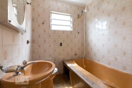 Banheiro 2 de casa para alugar com 3 quartos, 180m² em Jardim Itapemirim, São Paulo