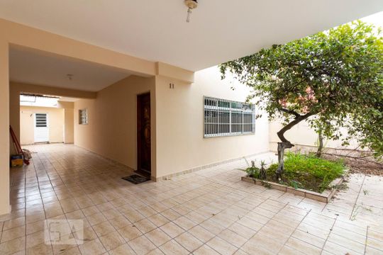 Garagem de casa para alugar com 3 quartos, 180m² em Jardim Itapemirim, São Paulo