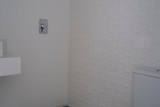 Banheiro da Suíte 1 de apartamento à venda com 3 quartos, 318m² em Vila Assunção, Porto Alegre