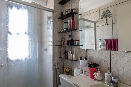 Banheiro Social de apartamento à venda com 2 quartos, 52m² em Brás, São Paulo