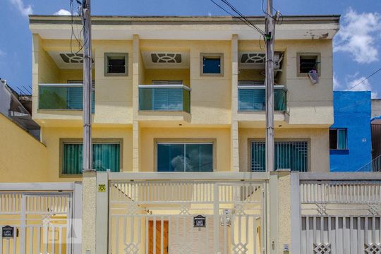 Fachada de casa à venda com 2 quartos, 96m² em Vila Catupia, São Paulo