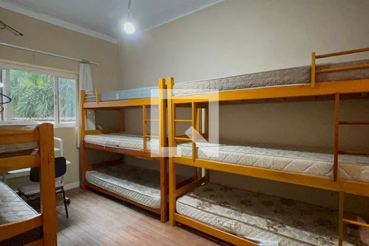 Quarto de casa para alugar com 8 quartos, 320m² em Pinheiros, São Paulo