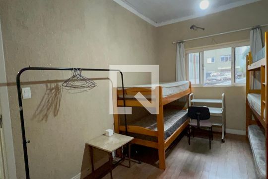 Quarto de casa para alugar com 8 quartos, 320m² em Pinheiros, São Paulo