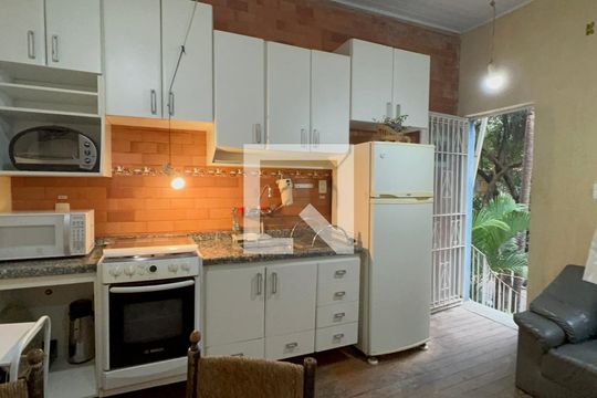 Sala/Cozinha de casa para alugar com 8 quartos, 320m² em Pinheiros, São Paulo