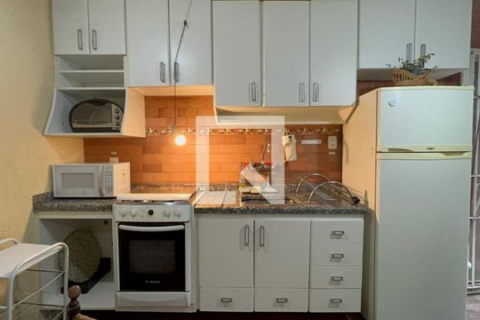 Sala/Cozinha de casa para alugar com 8 quartos, 320m² em Pinheiros, São Paulo