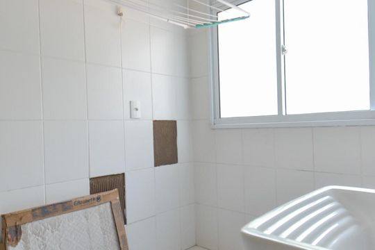 Área de Serviço de apartamento para alugar com 2 quartos, 58m² em Jardim Flor da Montanha, Guarulhos