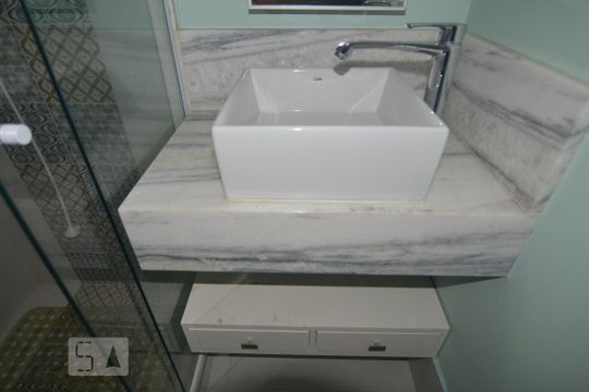 Banheiro de apartamento para alugar com 1 quarto, 40m² em Copacabana, Rio de Janeiro