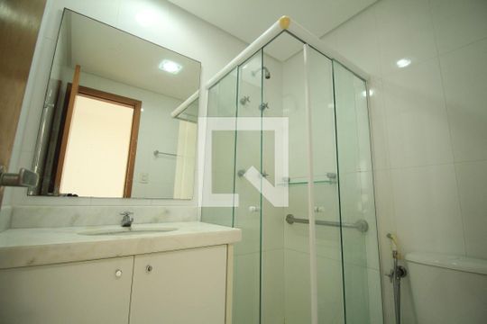 Banheiro da Suíte 3 de apartamento para alugar com 4 quartos, 193m² em Barra, Salvador