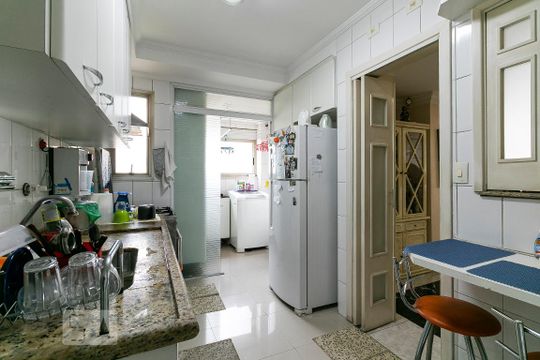 Cozinha de apartamento à venda com 3 quartos, 189m² em Vila Regente Feijó, São Paulo