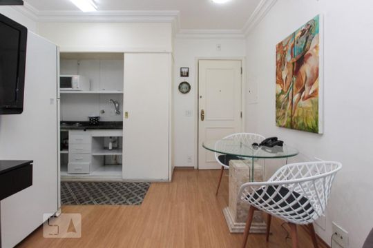 Cozinha de apartamento para alugar com 1 quarto, 35m² em Pinheiros, São Paulo