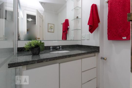 Banheiro de apartamento para alugar com 1 quarto, 35m² em Pinheiros, São Paulo