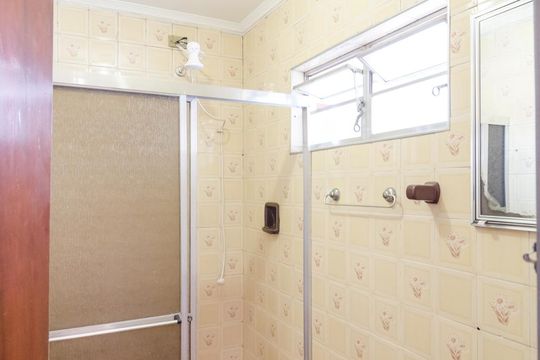 Banheiro de casa para alugar com 1 quarto, 50m² em Vila Guarani (z Sul), São Paulo