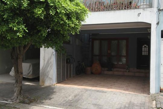 Fachada de casa de condomínio à venda com 5 quartos, 245m² em Vila Moraes, São Paulo