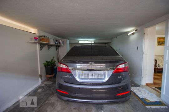 Garagem de casa à venda com 2 quartos, 200m² em Anhangabaú, Jundiaí