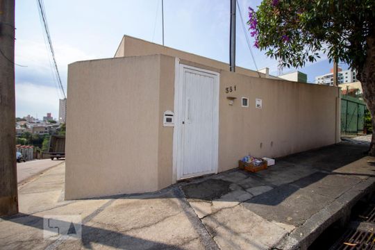 Fachada de casa à venda com 2 quartos, 200m² em Anhangabaú, Jundiaí