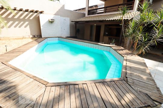 Piscina de casa para alugar com 4 quartos, 420m² em Setor Sul, Goiânia