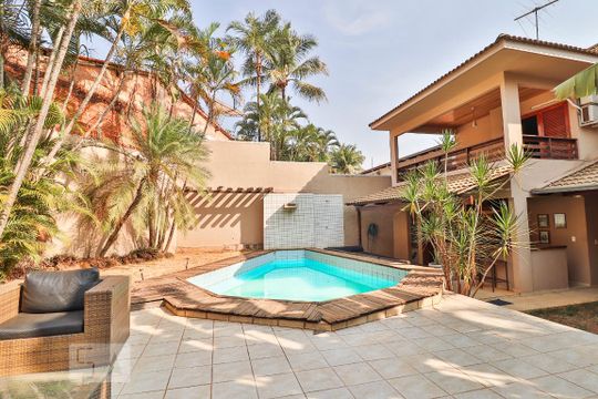 Piscina de casa para alugar com 4 quartos, 420m² em Setor Sul, Goiânia