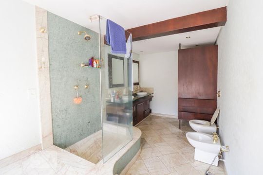 Banheiro da suíte 2 de casa para alugar com 4 quartos, 420m² em Setor Sul, Goiânia