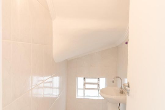 Lavabo de casa à venda com 3 quartos, 135m² em Jardim Oriental, São Paulo