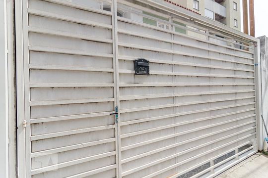 Fachada de casa para alugar com 3 quartos, 135m² em Jardim Oriental, São Paulo