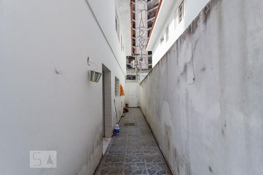 Corredor Externo de casa para alugar com 3 quartos, 135m² em Jardim Oriental, São Paulo
