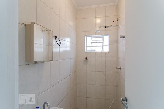 Banheiro de Serviço de casa para alugar com 3 quartos, 135m² em Jardim Oriental, São Paulo