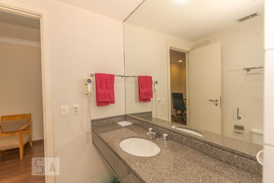 Banheiro de kitnet/studio para alugar com 1 quarto, 35m² em Nova Piraju, São Paulo