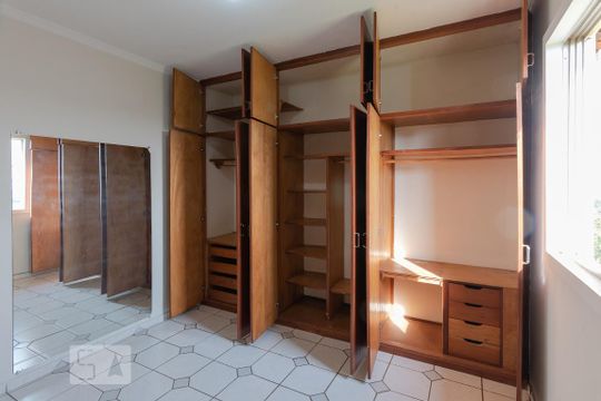 Quarto 1 - Armários de apartamento à venda com 2 quartos, 60m² em Vila Orozimbo Maia, Campinas