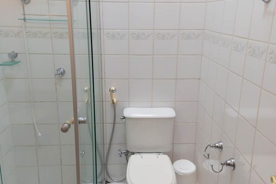 Banheiro de casa para alugar com 2 quartos, 108m² em Vila Antônio, São Paulo