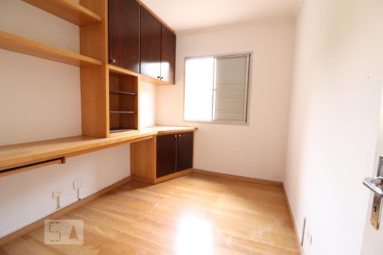 Quarto 2 de apartamento para alugar com 2 quartos, 60m² em Vila Firmiano Pinto, São Paulo
