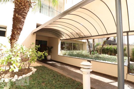Fachada de apartamento para alugar com 2 quartos, 60m² em Vila Firmiano Pinto, São Paulo