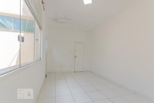 Sala de apartamento para alugar com 2 quartos, 82m² em Matatu, Salvador