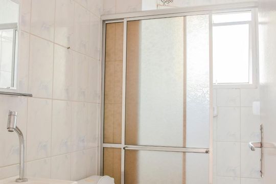 Banheiro de apartamento à venda com 2 quartos, 50m² em Vila Bela Vista (zona Norte), São Paulo