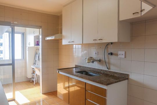 Cozinha de apartamento para alugar com 2 quartos, 71m² em Jardim Ester, São Paulo