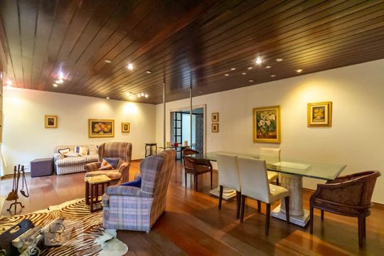 Sala de estar de casa para alugar com 4 quartos, 300m² em Jardim do Mar, São Bernardo do Campo