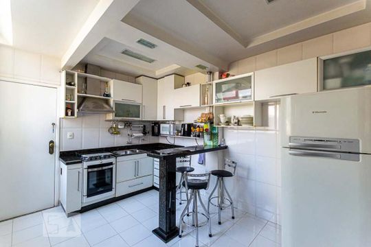 Cozinha de apartamento à venda com 3 quartos, 137m² em Icaraí, Niterói