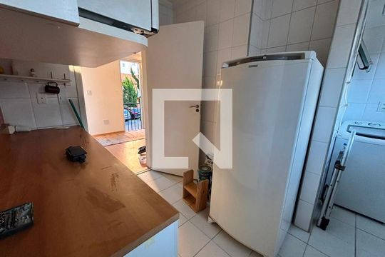 Cozinha de casa de condomínio para alugar com 2 quartos, 50m² em Jardim Torino, Cotia
