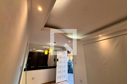 Sala de casa de condomínio para alugar com 2 quartos, 50m² em Jardim Torino, Cotia