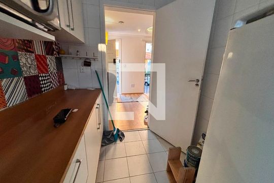 Cozinha de casa de condomínio para alugar com 2 quartos, 50m² em Jardim Torino, Cotia